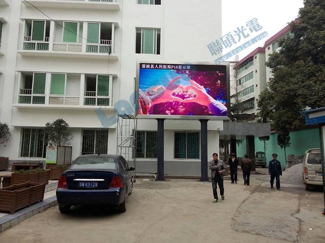贴墙户外LED显示屏设计要预留多大维修空间？